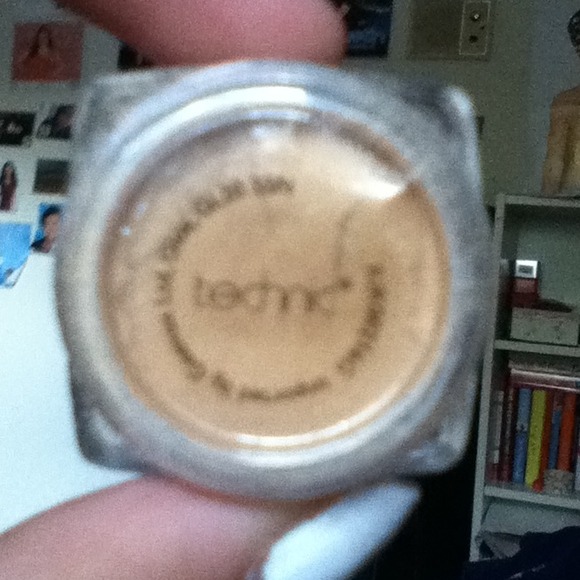 Unopened "TECHNIC" makeup bundle - Picture 2 of 4