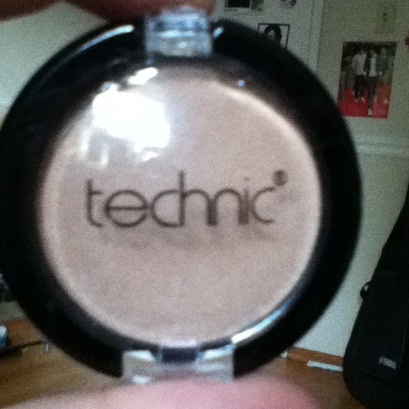 Unopened "TECHNIC" makeup bundle - Picture 3 of 4