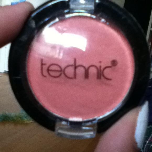 Unopened "TECHNIC" makeup bundle - Picture 4 of 4