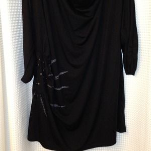 Adorable plus size black shirt.
