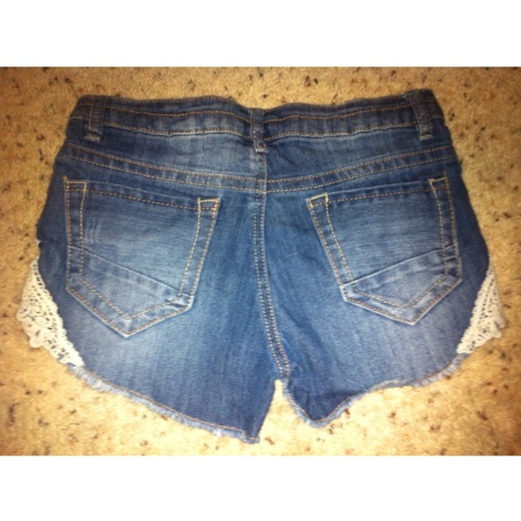 Shorts - Picture 2 of 3