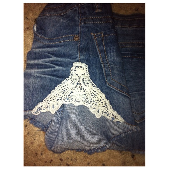 Shorts - Picture 3 of 3