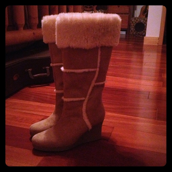 Cute tall Boots ! - Picture 1 of 4
