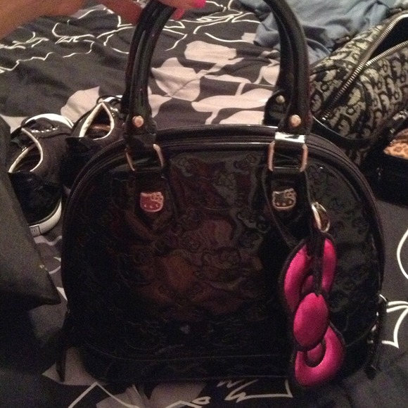 Bundle hello kitty purse and charms clister1920