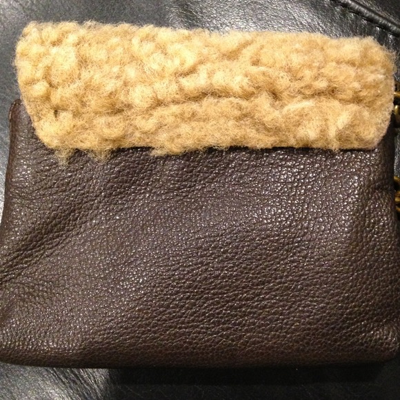 ✖️✖️SOLD IN BUNDLE Ugg Coin Purse Keychain - Picture 2 of 4