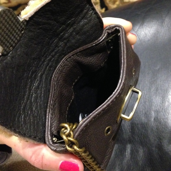 ✖️✖️SOLD IN BUNDLE Ugg Coin Purse Keychain - Picture 3 of 4