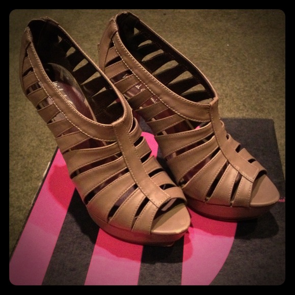 Tan Cage Style Booties
