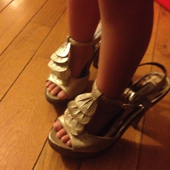 8.5 Gold Steve Madden Platforms