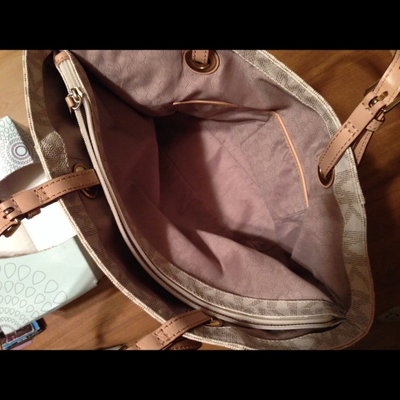 ❤️SOLD❤️ Authentic MK purse and wallet - Picture 2 of 4