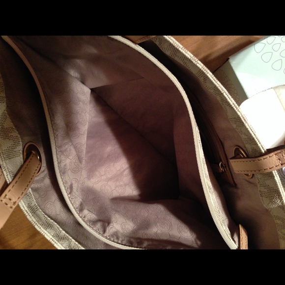 ❤️SOLD❤️ Authentic MK purse and wallet - Picture 3 of 4