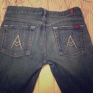 A pocket 7 jeans
