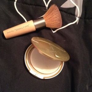 Jane iredale powder, brush & spray.bundle my2girls