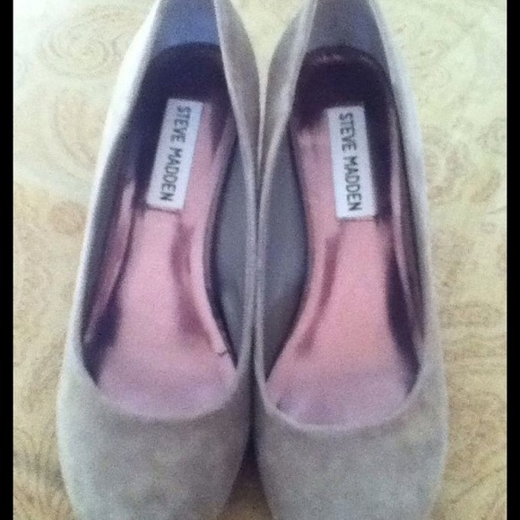 New Steve Madden women gray suede  heels
