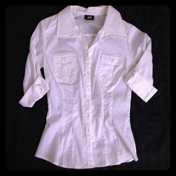 🚫GIFTED IN BUNDLE🚫 💟 White Button-Up