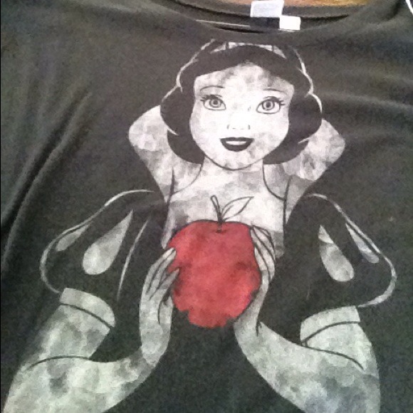 Cute vintage Snow White shirt 🍎