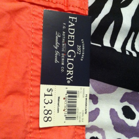 Coral capris! - Picture 4 of 4