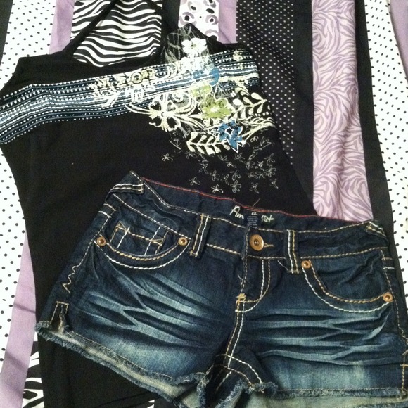 Black screen print halter top