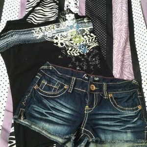 Black screen print halter top