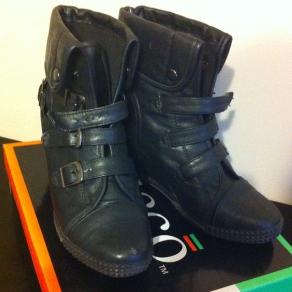 🚫SOLD🚫Buckle Wedge Boots - Picture 4 of 4