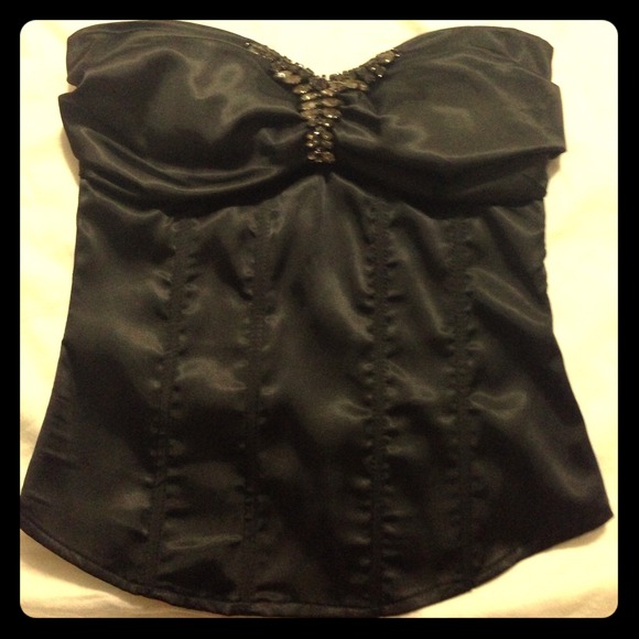*Reduced** Gorgeous Strapless black top! ❤