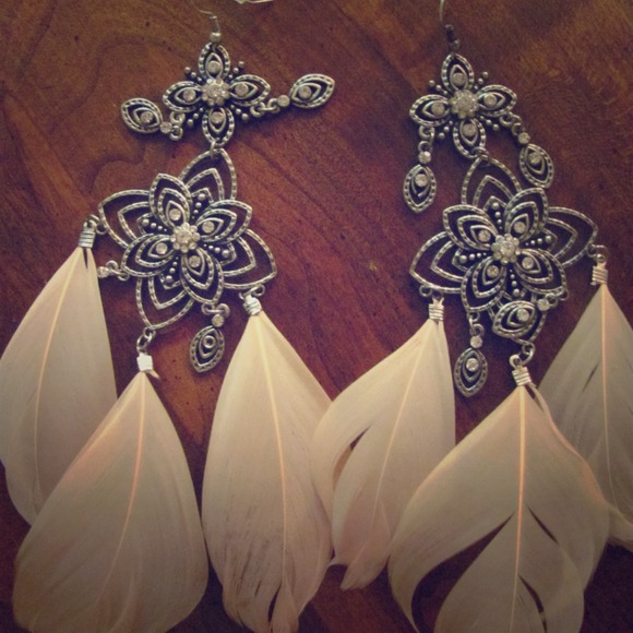 ***SOLD*** Chandelier Feathered earrings (NWOT)