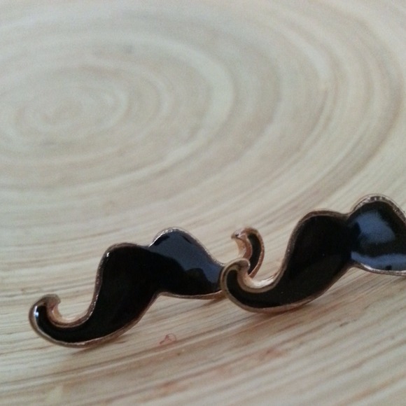 Mustache Double Ring & Earring Set π¨ - Picture 3 of 4