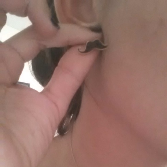 Mustache Double Ring & Earring Set π¨ - Picture 4 of 4