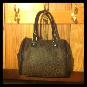 ✔ Calvin Klein handbag 💯% Authentic