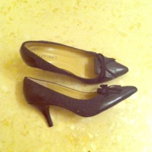 Ellen Tracy grey and black pumps. Bundle.