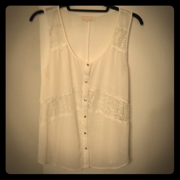 Sleeveless button up - Picture 1 of 2