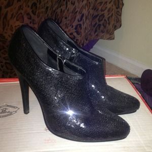 🎉Sale Today ! 🎉Sequence black low rise booties!