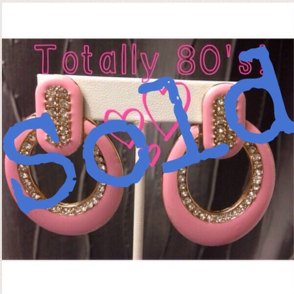 🚫BUNDLED🚫💕NWOT 80's Retro Style Earrings!