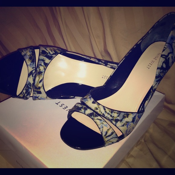 Open toe multi-color heel