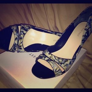 Open toe multi-color heel