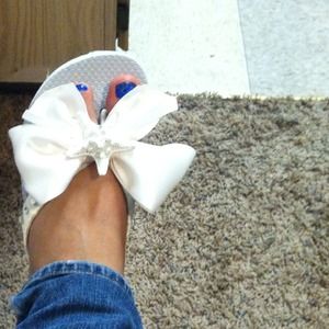 White wedges with rhinestones and seashell