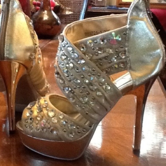 Sparkly wedding shoes with gold rhinestones bridal