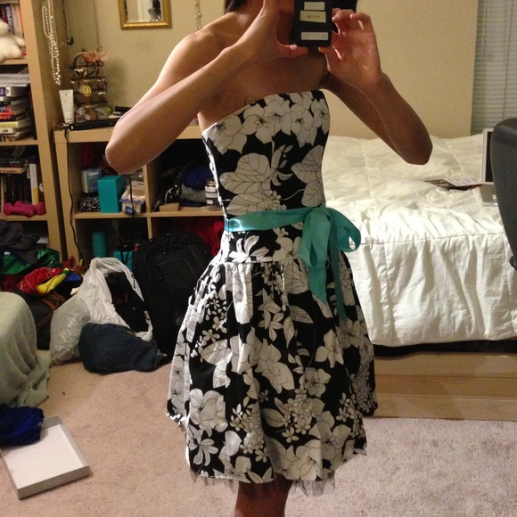 Black and white floral Jessica McClintock dress - Picture 2 of 2