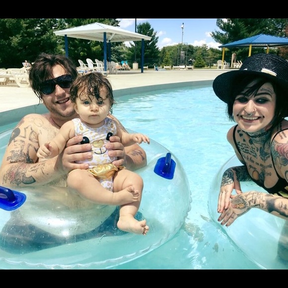 📌Meet your fellow Posher,Alannah📌 - Picture 2 of 8