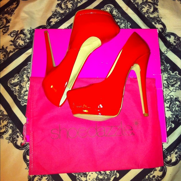 shoedazzle red heels