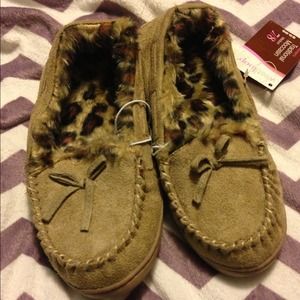 NEW comfy fluffy leopard and tan slippers