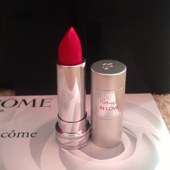 🙋sold to Maria 🙋Brand new Lancôme Rouge