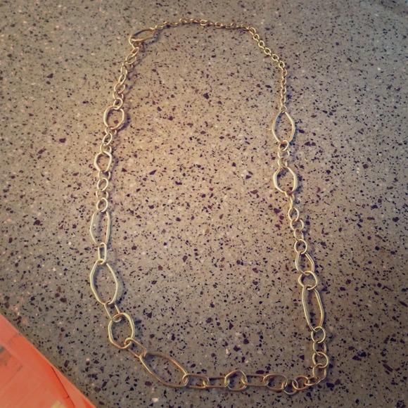 Adorable gold necklace! Never been worn.