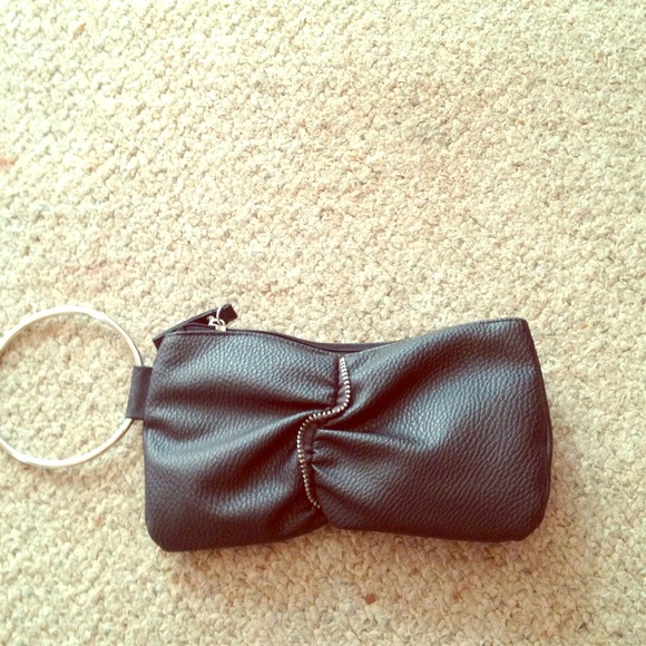 Cute wristlet!
