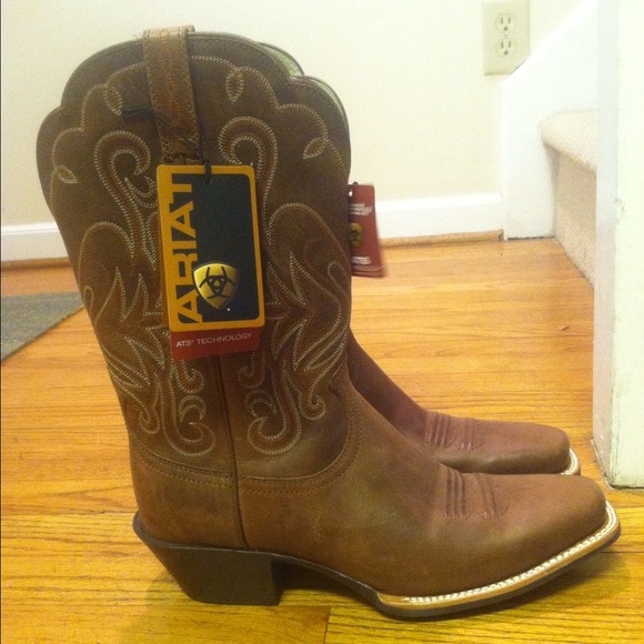Ariat Cowgirl Boots! Brand new - Picture 2 of 4