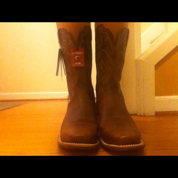 Ariat Cowgirl Boots! Brand new - Picture 3 of 4