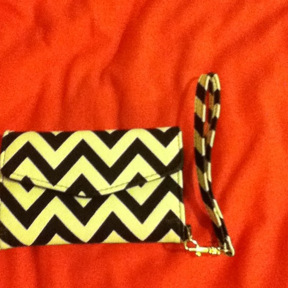 Black an white wallet