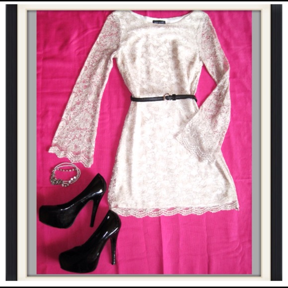 New Gorgeous Lace Dress - Picture 2 of 4