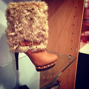 SOLD-----> Bebe Faux Fur Boots