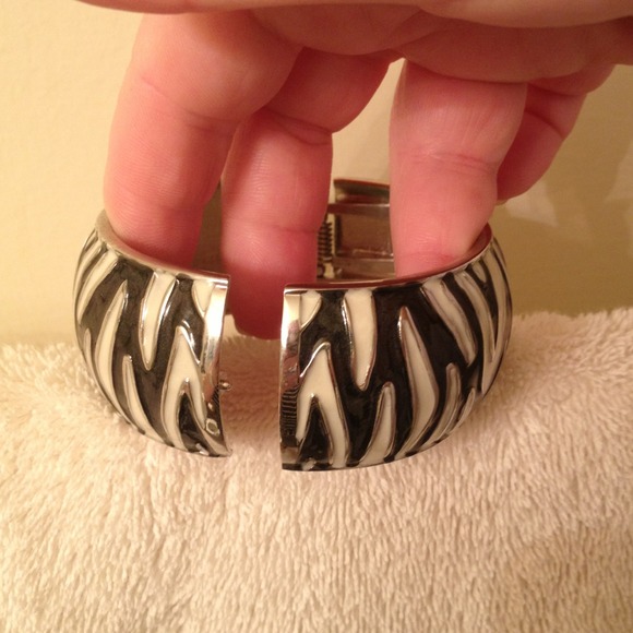 Like new Bangle - Picture 2 of 2