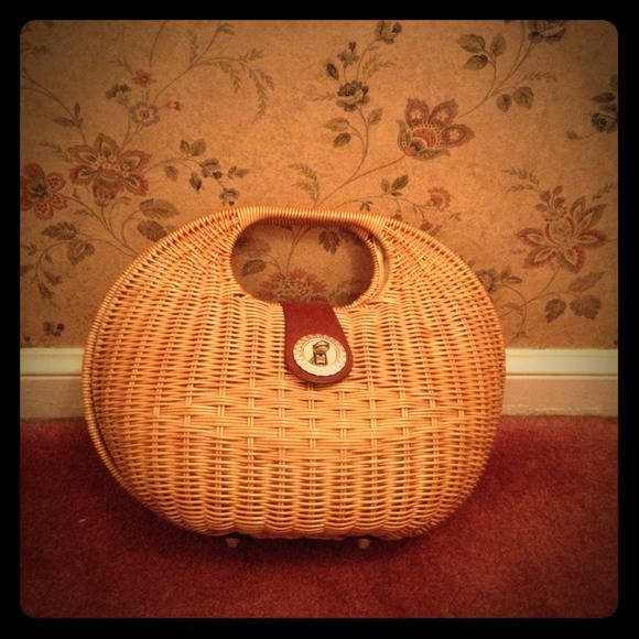 Vintage 70s retro wicker handbag